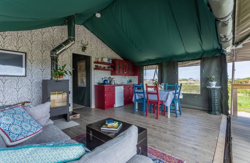 Inverin Cabin | Luxury safari tent, outdoor bath sleeps 6. Near to Aran Island ferries and beach