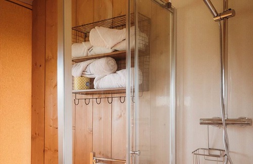 Chittering Apartment | Luxury Safari Tent Lodge with Wood Fired Hot Tub