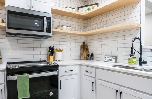 Lakewood House | Luxury San Marco Home- (Heated) Pool 3BD 2BA - Sleeps 10