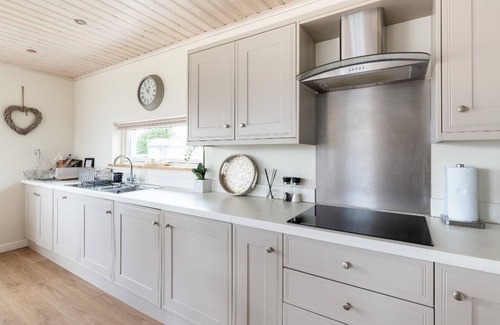Hopton Cabin | Luxury Scandinavian style lodge with own hot tub & sauna on golf resort.