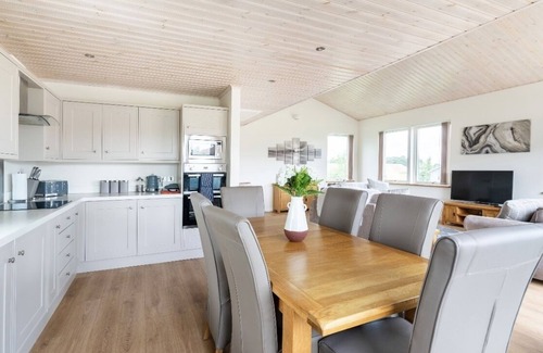 Hopton Cabin | Luxury Scandinavian style lodge with own hot tub & sauna on golf resort.