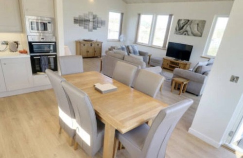 Hopton Cabin | Luxury Scandinavian style lodge with own hot tub & sauna on golf resort.