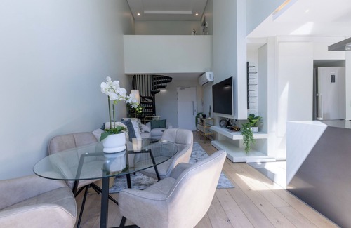 Cape Town Apartment | Luxury Sea Point 2 Bed Apartment | Pool