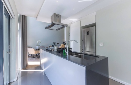 Cape Town Apartment | Luxury Sea Point 2 Bed Apartment | Pool