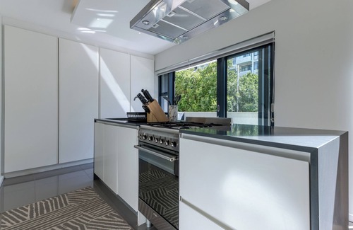 Cape Town Apartment | Luxury Sea Point 2 Bed Apartment | Pool