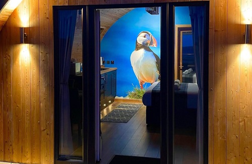 Keiss Apartment | Luxury seafront glamping pod with private patio and Hydropool Jaccuzi