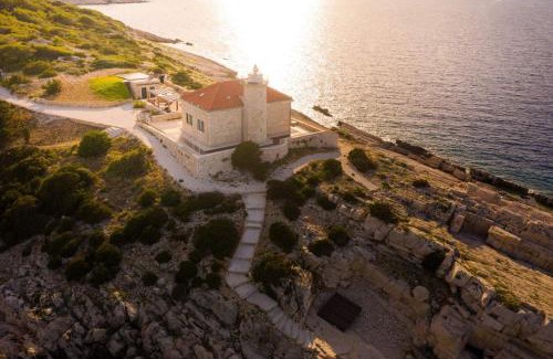 Cove Rogacic Villa | Luxury seafront Villa Lighthouse Ligero on Host island - Vis island
