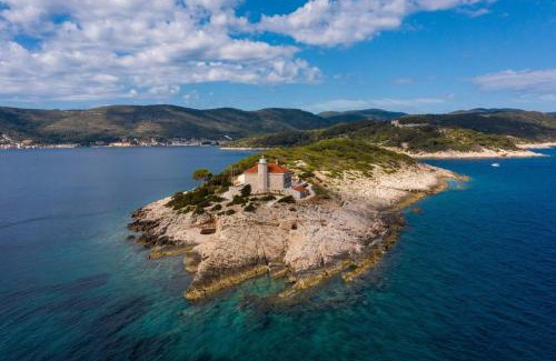 Cove Rogacic Villa | Luxury seafront Villa Lighthouse Ligero on Host island - Vis island