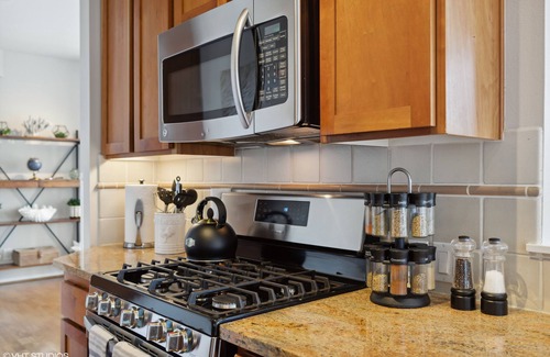 Downtown Seattle Condo | 🚢Luxury Seattle Waterfront Walk to Cruise Ship & Pike Place -Waterfront Views🎡