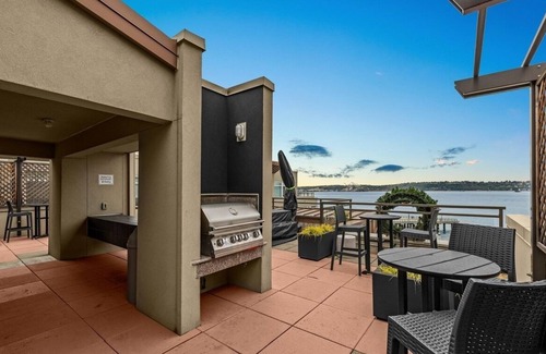 Downtown Seattle Condo | 🚢Luxury Seattle Waterfront Walk to Cruise Ship & Pike Place -Waterfront Views🎡