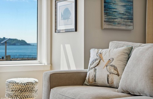 Downtown Seattle Condo | 🚢Luxury Seattle Waterfront Walk to Cruise Ship & Pike Place -Waterfront Views🎡