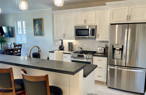 Hart Bay Condo | Luxury,Seaview condo,Jacuzzi,Kayaks,Paddle Boards,Snorkeling gear, Close to Town
