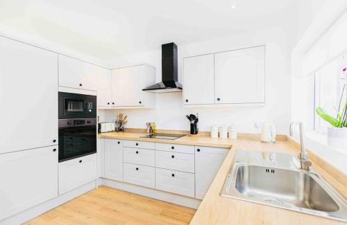 New Forest District Ski Chalet | Luxury SeaWay sleeps 12, playroom/xbox