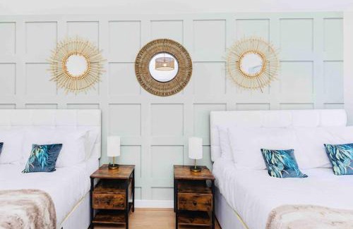 New Forest District Ski Chalet | Luxury SeaWay sleeps 12, playroom/xbox