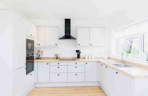 New Forest District Ski Chalet | Luxury SeaWay sleeps 12, playroom/xbox/hot tub/private chef