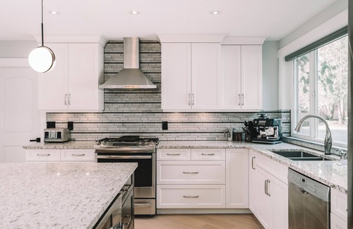Maple Ridge House | Luxury Secluded 4-Bed Getaway with Heated In-Ground Swimming Pool