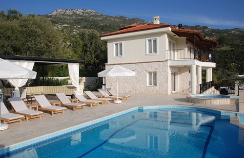 Islamlar Villa | Luxury secluded five bedroom Villa Heated Pool Jacuzzi, Unobstructed views