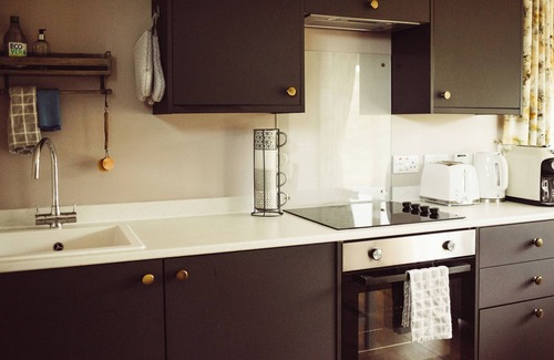Digg Cabin | Luxury self-catering cabin - panoramic mountain views, short walk from the beach