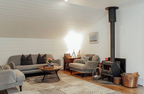 Athelstone House | LUXURY SELF-CONTAINED LOFT