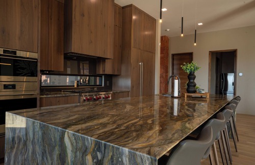 Ivins House | Luxury Service 5 Bedrooms - Sleeps 10 – Private Pool - Daily HSK