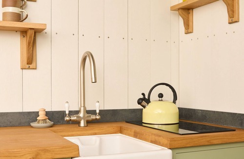 Modbury Cabin | Luxury Shepherd Hut on Small South Devon Farm