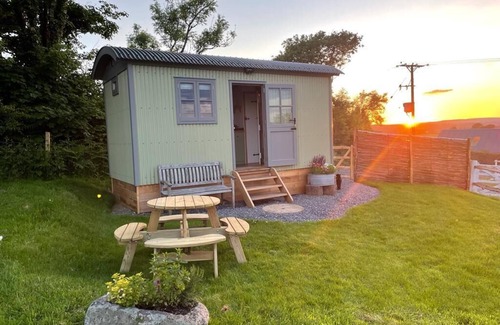 Modbury Cabin | Luxury Shepherd Hut on Small South Devon Farm