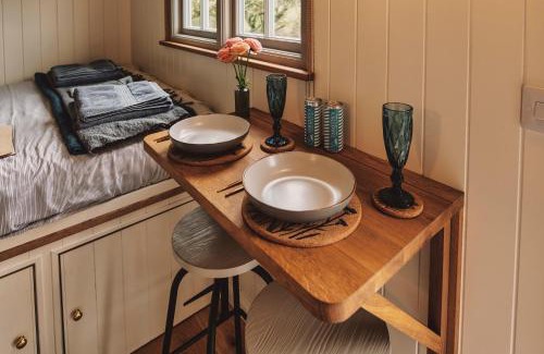 Mabe Other | Luxury Shepherd's Hut on Meadow with Outdoor Bath in Mid Cornwall
