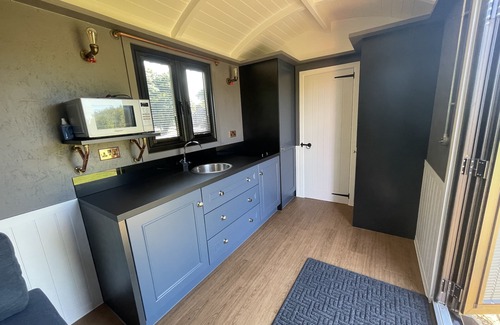 Hillingdon Cabin | Luxury Shepherds hut overlooking stunning lake