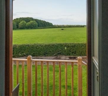 Shackerstone Other | Luxury Shepherds Hut, Hot Tub & Fenced Garden