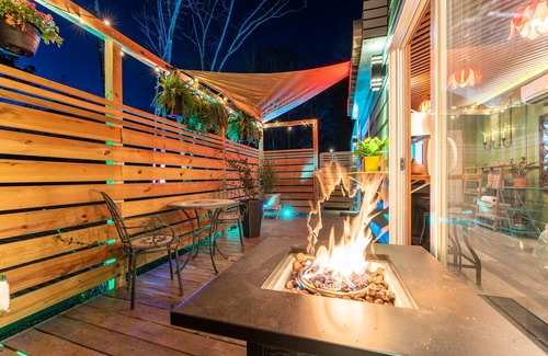 Warrenton House | Luxury Shipping Container Tiny Home- Dog Friendly