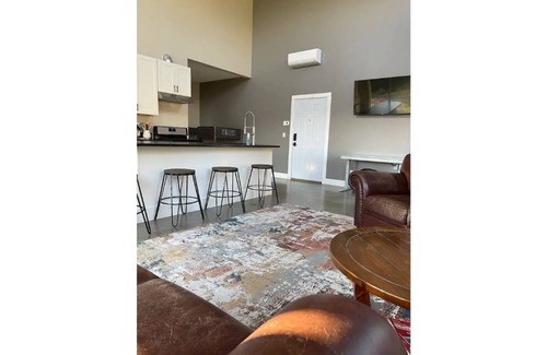 Mount Vernon Apartment | Luxury shome, views above Skagit Valley- EV charge