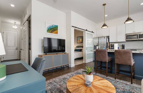 Victorian Village Apartment | Luxury Short North Flat | Free Secure Parking
