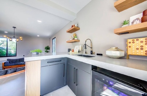 Siesta Key House | Luxury Siesta Key Wellness Retreat. 5-10 min walk to Siesta Beach and Village