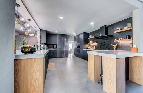Siesta Key House | Luxury Siesta Key Wellness Retreat. 5-10 min walk to Siesta Beach and Village
