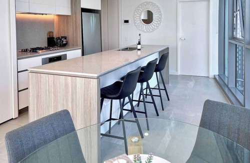 Broadbeach Apartment | Luxury Signature Stay Ocean Views 2BR Lvl 14