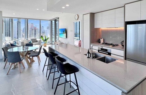 Broadbeach Apartment | Luxury Signature Stay Ocean Views 2BR Lvl 14