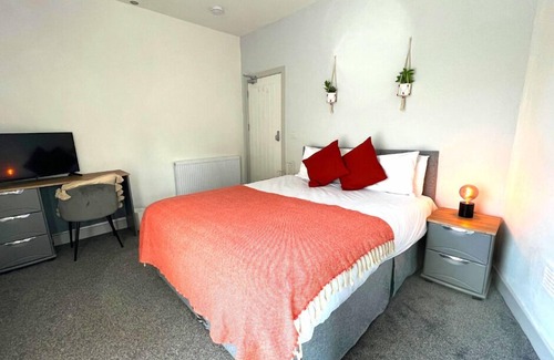 Wigan House | Luxury Single Room with Private Bathroom in WN1