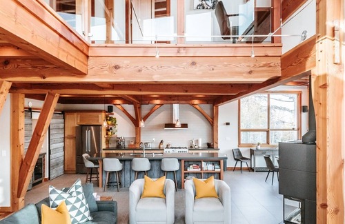 Revelstoke Cabin | Luxury Ski Chalet in Revelstoke - Stunning Views & Ultimate Privacy