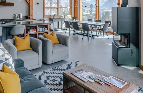 Revelstoke Cabin | Luxury Ski Chalet in Revelstoke - Stunning Views & Ultimate Privacy