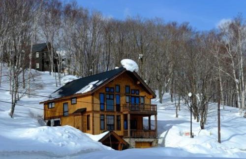 Kutchan Ski Chalet | Luxury Ski Chalet Solitude 350m to Hanazono Gondola Parking