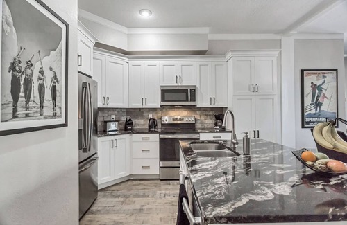 Deer Valley Condo | Luxury ski condo: 150 Yds to Lifts 100 Yds to SKi School @ Deer Valley!