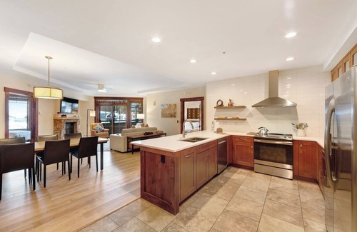 Breckenridge Condo | Luxury ski-in 2BR Crystal Peak condo w/world-class amenities & shuttle to ski!