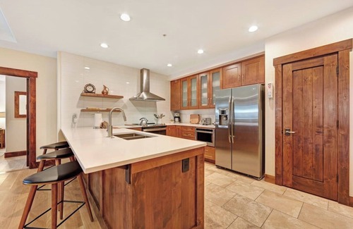 Breckenridge Condo | Luxury ski-in 2BR Crystal Peak condo w/world-class amenities & shuttle to ski!