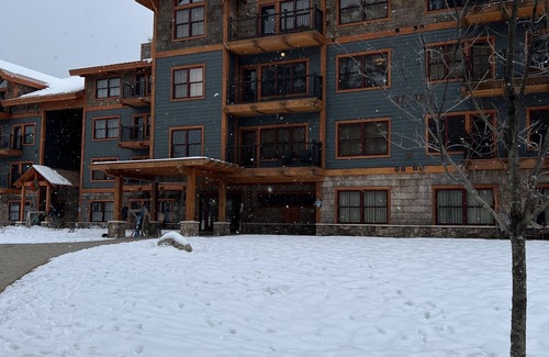 North Conway Condo | Luxury Ski IN/Ski OUT Kearsarge Brook Condo 2 bed, 2 bath at Cranmore Mountain
