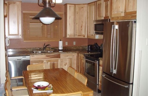 North Park City Condo | Luxury Ski-In/Ski-Out on the Slopes of Park City Mountain Snowflower 2B/2B Condo