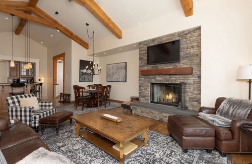 Big Sky Condo | Luxury Ski-in/Ski-out w/Private Hot Tub in Moonlight Basin - Alpine Meadows - The Eagles Nest