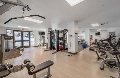 Olympic Valley Apartment | Luxury ski-in ski-out Palisades condo 200ft to KT22 Steps to Gondola Tram Funitel