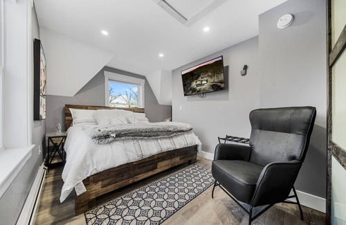 Greenwood House | Luxury Ski Lodge: Chef’s Kitchen, Hot Tub, and Fire Pit