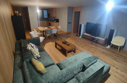 El Tarter Apartment | Luxury Ski to Door 5* Apartment for Families, Couples, Friends (& Small Dogs)