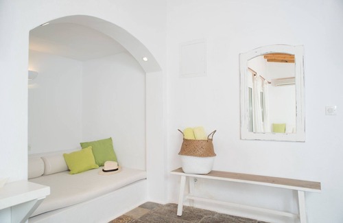 Kanapitsa Villa | Luxury Skiathos Villa | 1 Bedroom Holiday Suite | Vromolimnos